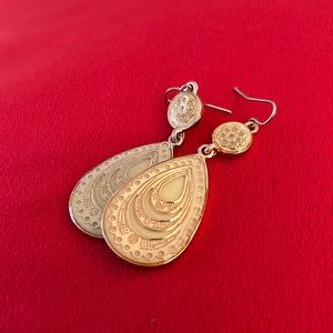 Dainty Rose earrings!🌹